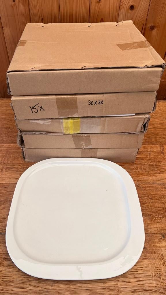 Set porseleinen vierkante borden – 15 stuks (30x30 cm), Huis en Inrichting, Keuken | Servies, Ophalen, Gebruikt, Bord(en), Effen