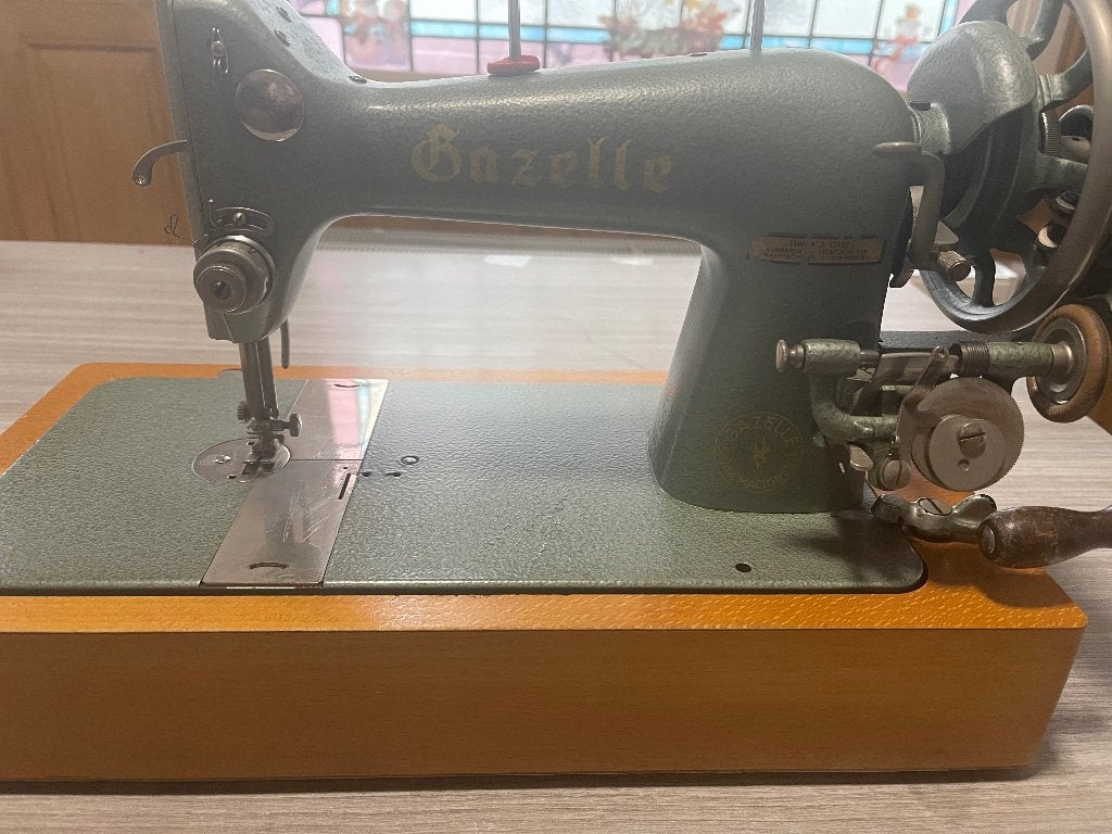 Bazelle Naaimachine Zo goed als Nieuw, Hobby en Vrije tijd, Naaimachines en Toebehoren, Ophalen, Zo goed als nieuw, Naaimachine
