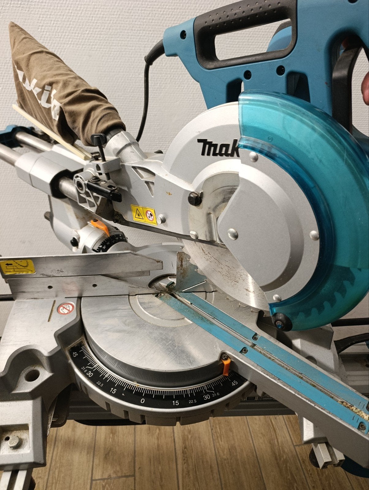 Makita LS1018L, Enlèvement