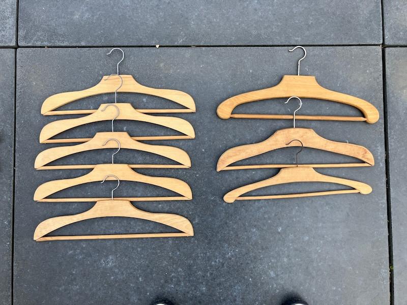 8 cintres anciens en bois – vintage années 50/60, Enlèvement ou Envoi