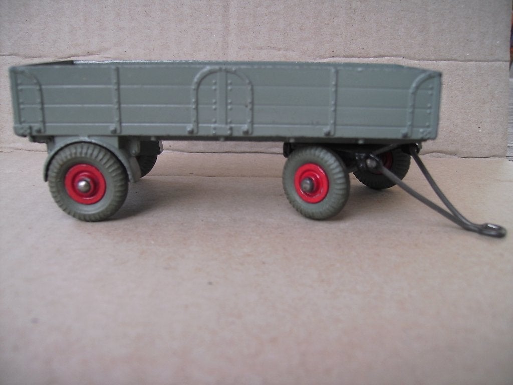 4 oude Dinky Toys, Ophalen of Verzenden, Gebruikt