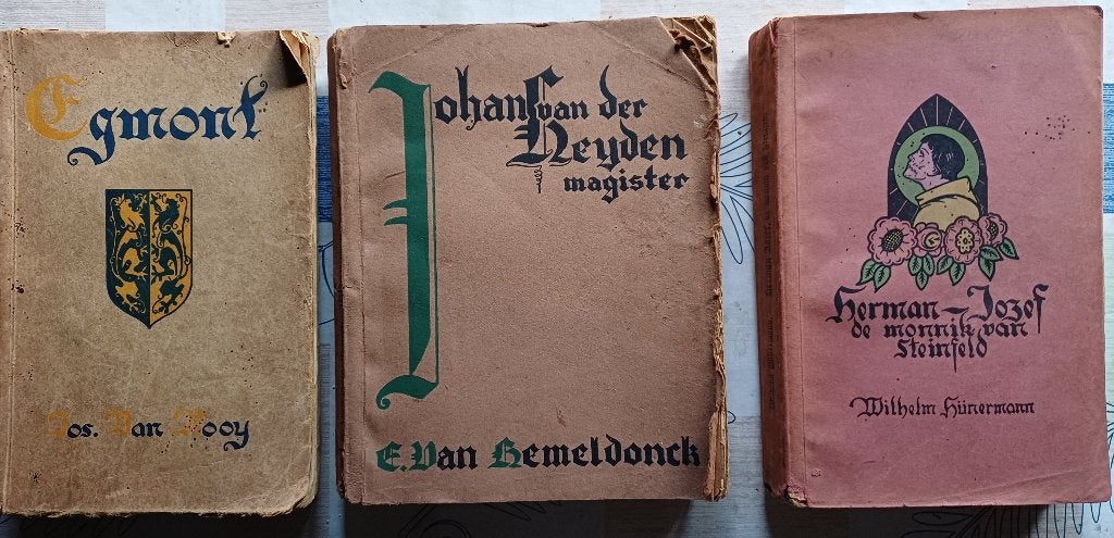 3 x handboek gedrukt op oorlogspapier, Livres, Histoire mondiale, Diverse auteurs, Enlèvement, Utilisé, Europe