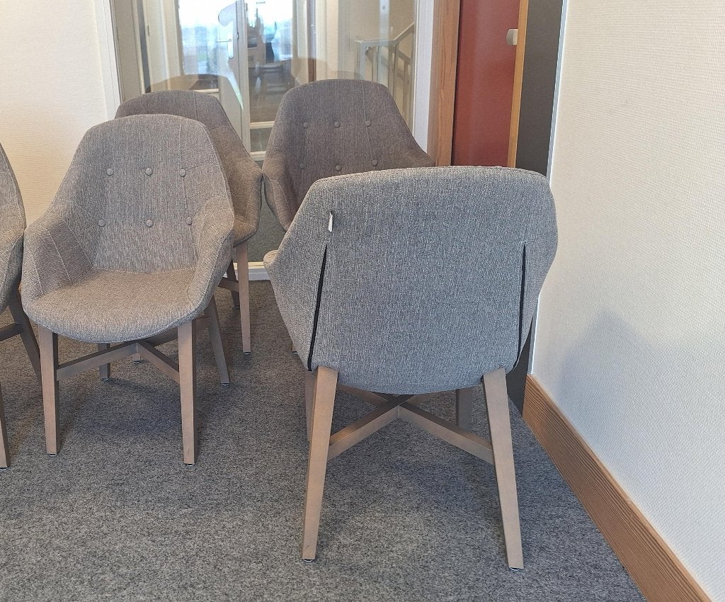 6 landelijke stoelen van degelijke kwaliteit, Huis en Inrichting, Ophalen, Zo goed als nieuw, Hout