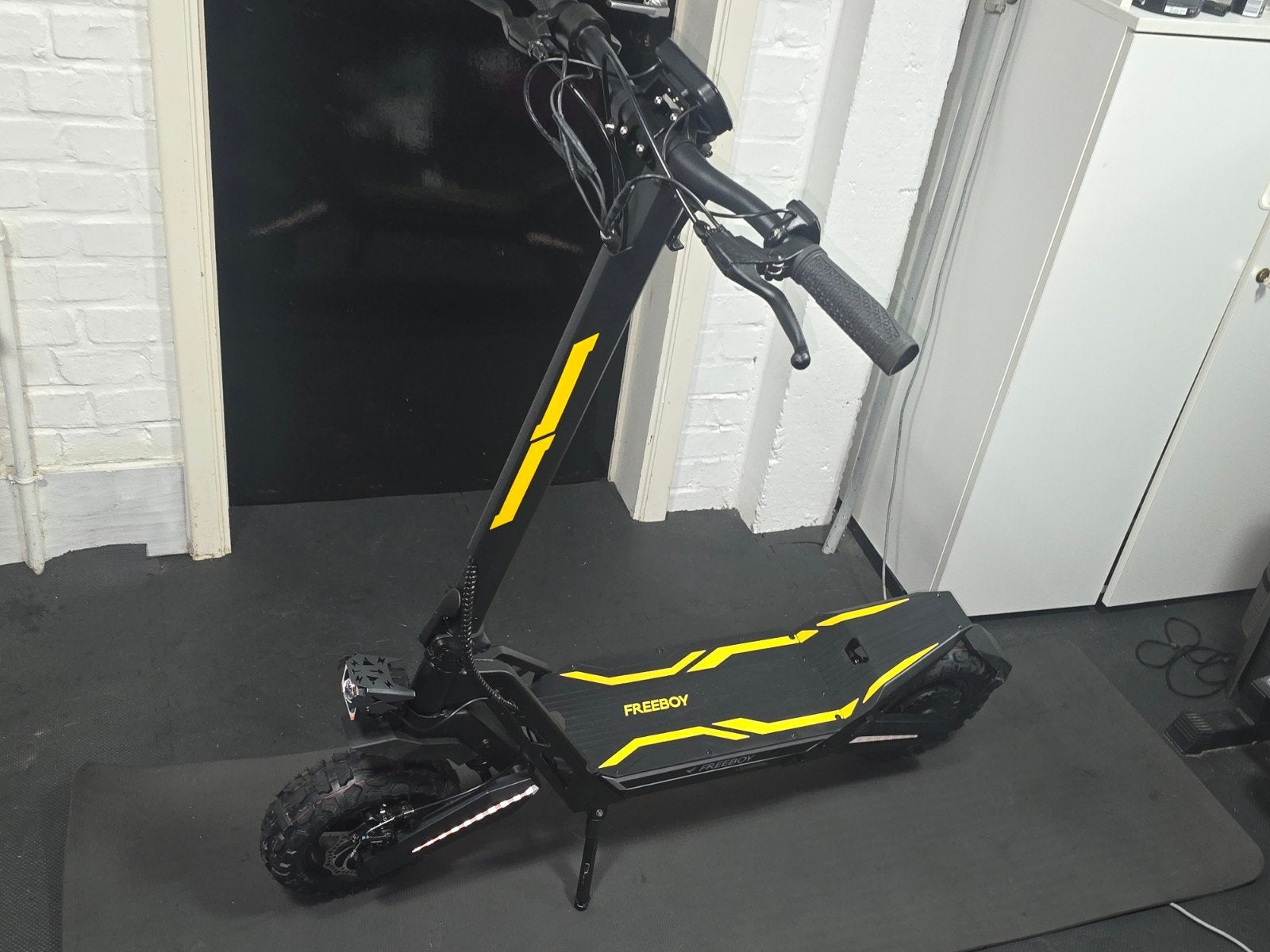 Trotinette électrique 1200W Freeboy J2 Max, Vélos & Vélomoteurs, Trottinettes, Enlèvement, Comme neuf, Step électrique (E-scooter)