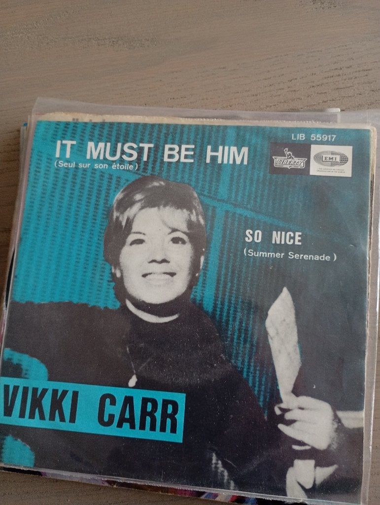 Vikki Carr - It must be him / So nice, Gebruikt, 7 inch, Pop, Fotohoes