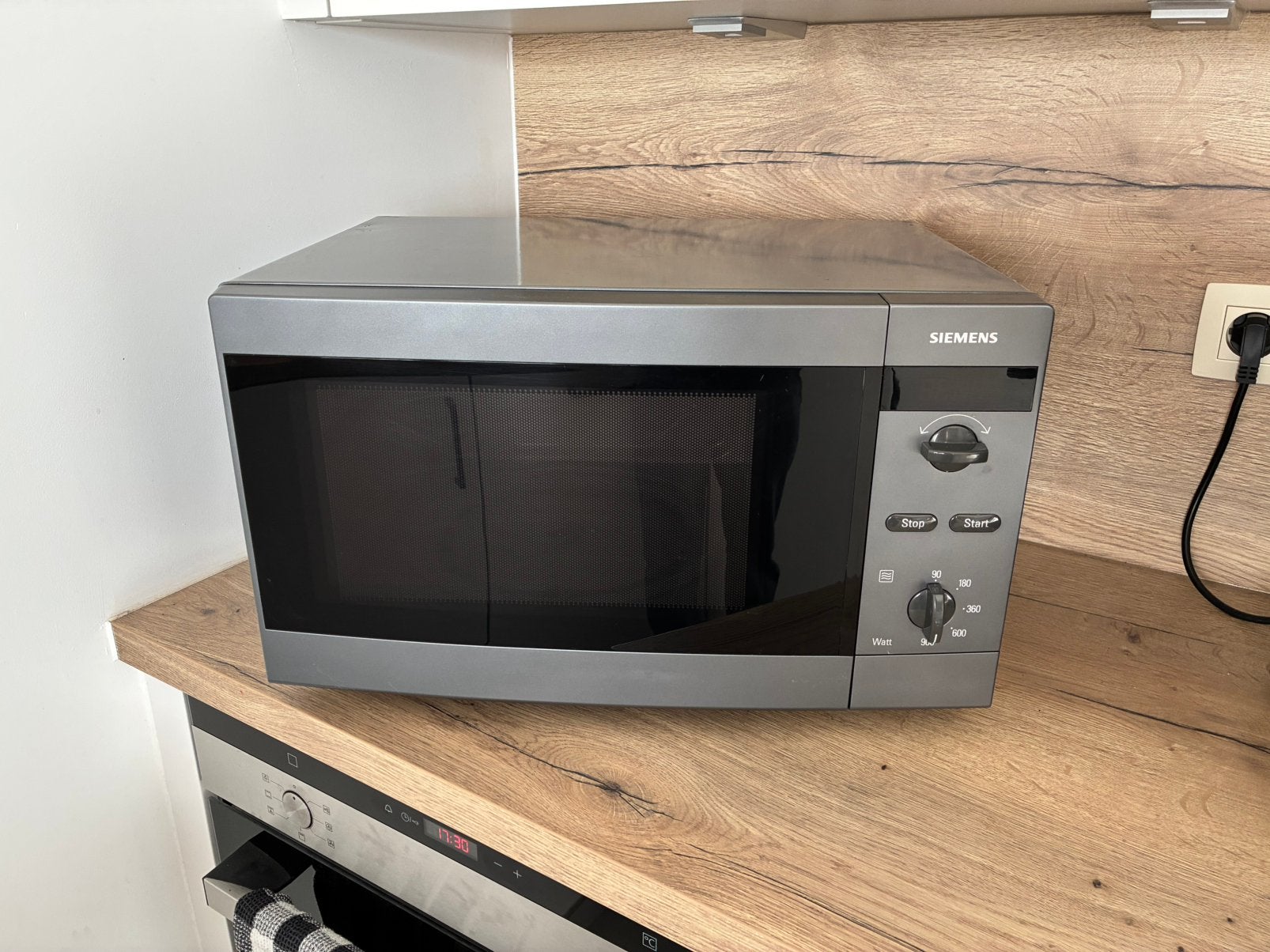 Siemens Microgolfoven – Grijs/Zwart – 900W (Nette Staat), Elektronische apparatuur, Ophalen, Gebruikt, Microgolfoven, Draaiplateau
