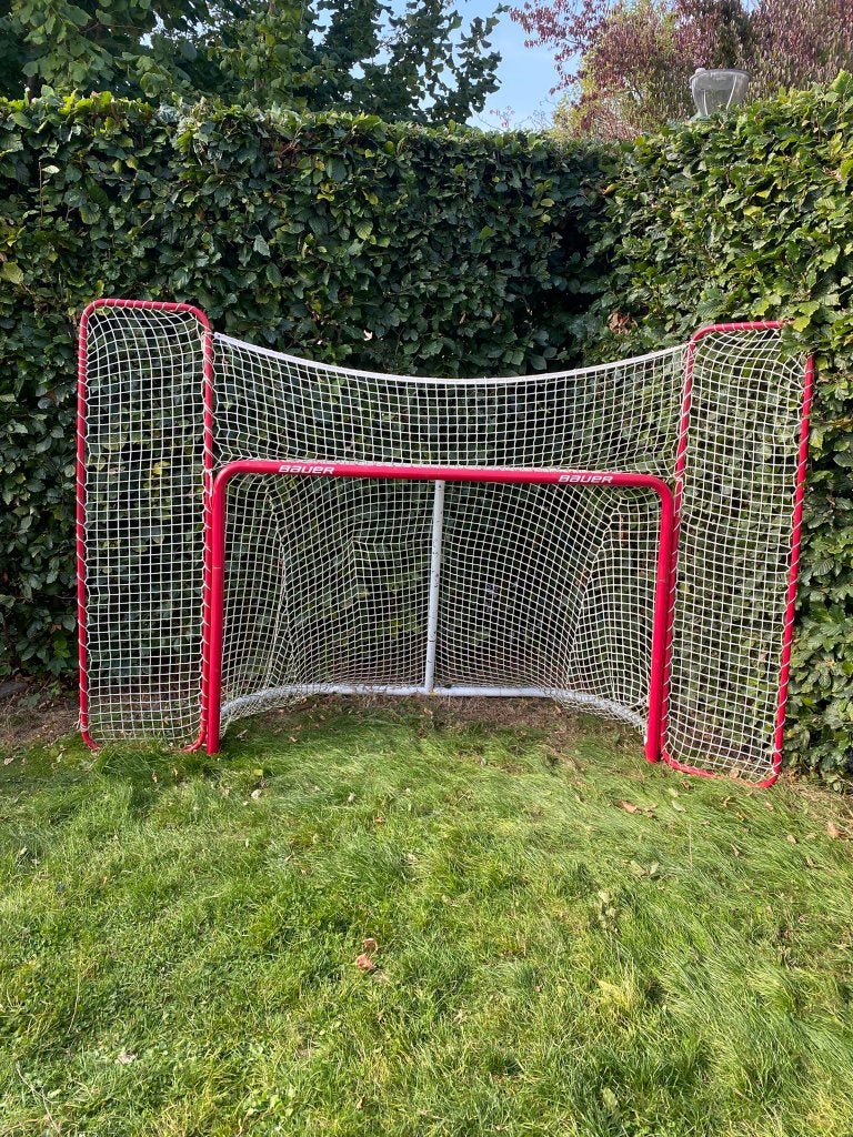IJsHockey Goal + Launching pad + pucks, Sport en Fitness, Ophalen, Zo goed als nieuw