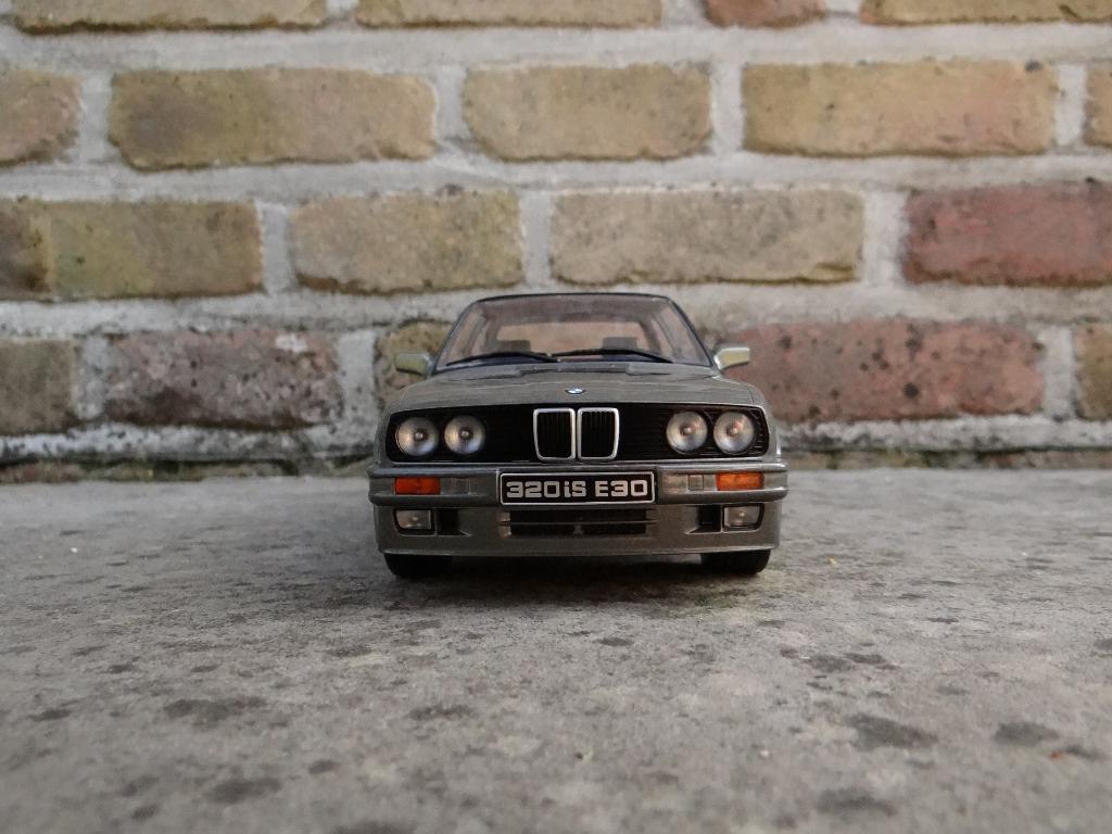 BMW 320iS (E30) Échelle K 1-18, Hobby & Loisirs créatifs, Voitures miniatures | 1:18, Comme neuf, Voiture, Autres marques, Enlèvement ou Envoi