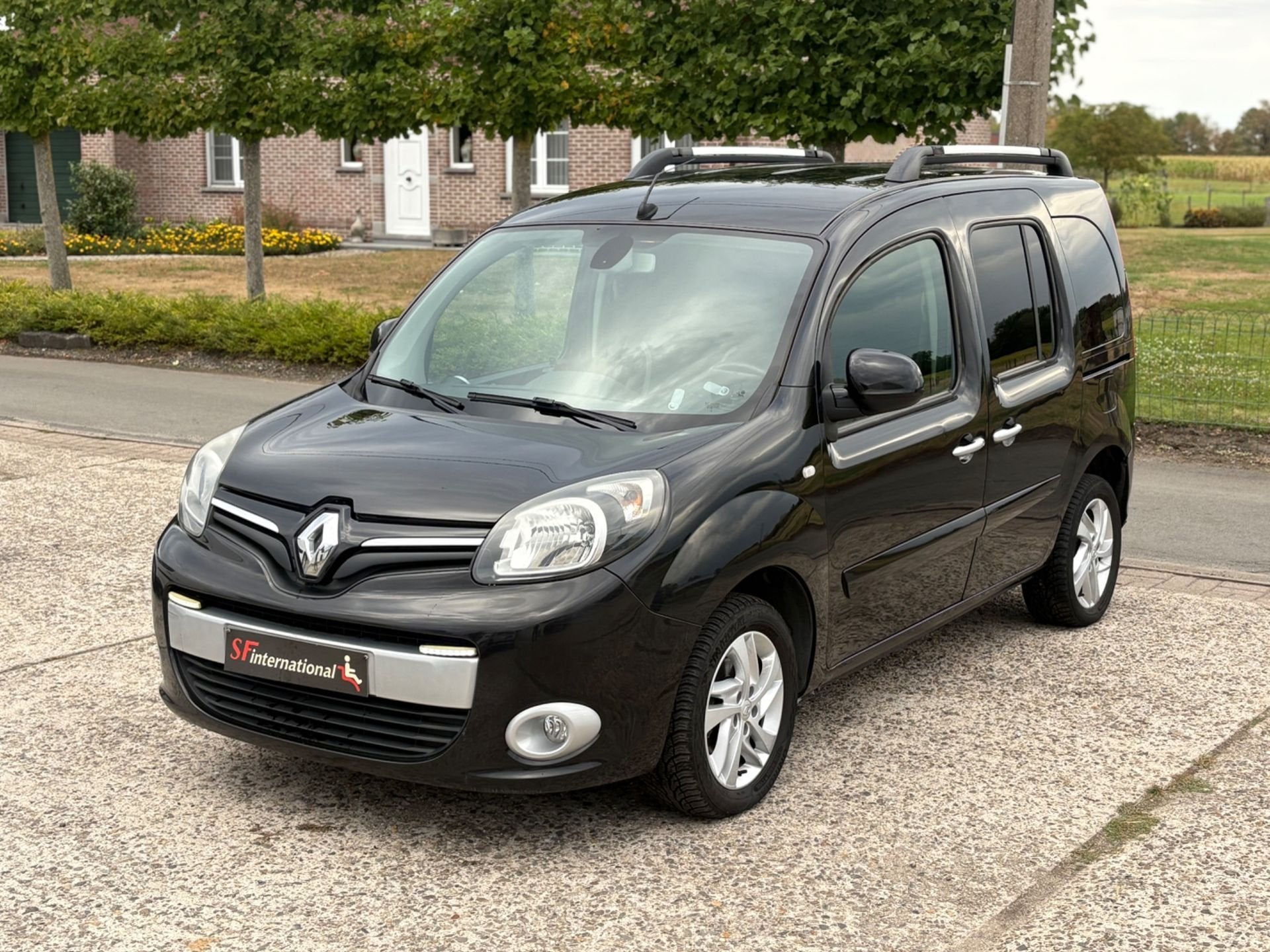 Renault Kangoo 1.5DCI Rolstoel Invalide Mindervalide TPMR, Auto's, Euro 5, Gebruikt, Zwart, 115 g/km