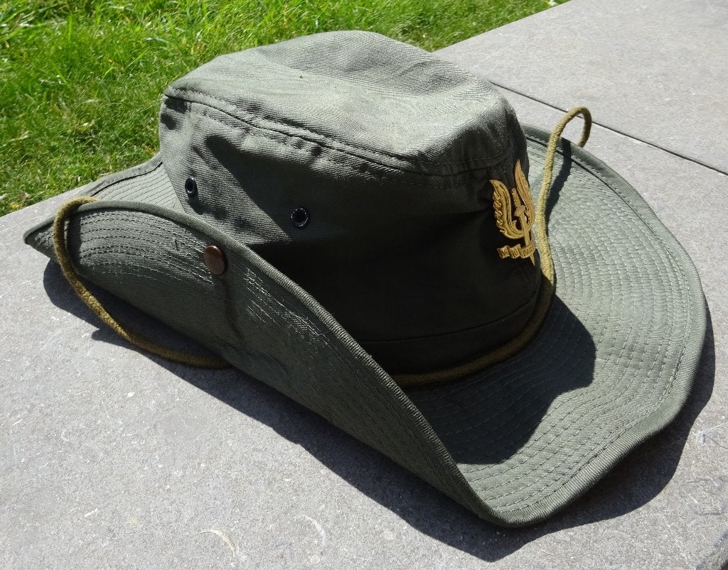 BELGIQUE: ABL / RGT PARA-COMMANDO - CHAPEAU DE BROUSSE, Collections, Objets militaires | Général, Armée de terre, Envoi