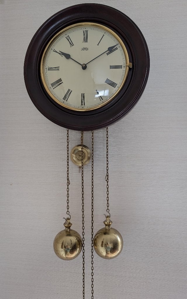 Mechanische wandklok AMS met looptijd van 1 week, Huis en Inrichting, Woonaccessoires | Klokken, Ophalen, Bruin, Analoog, Zo goed als nieuw
