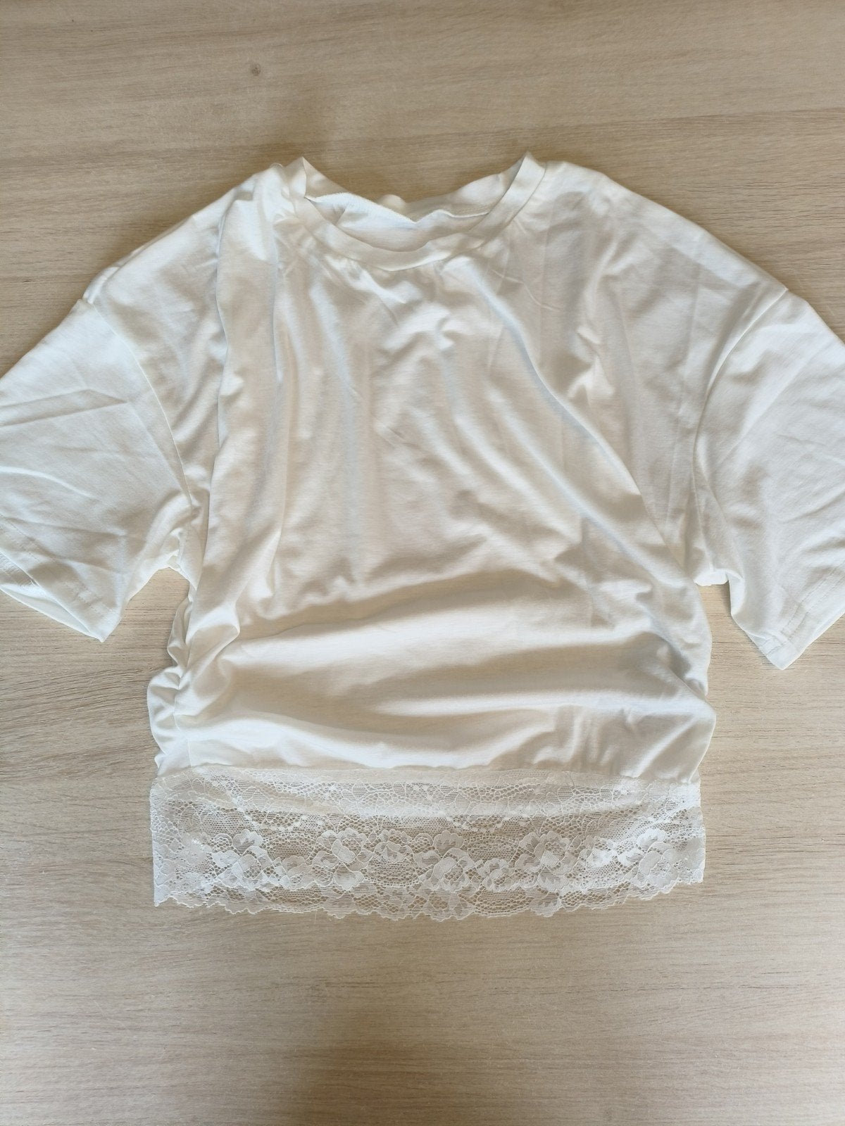 T-shirt met kant, Kleding | Dames, T-shirts, Maat 38/40 (M), Wit, Nieuw, Ophalen of Verzenden