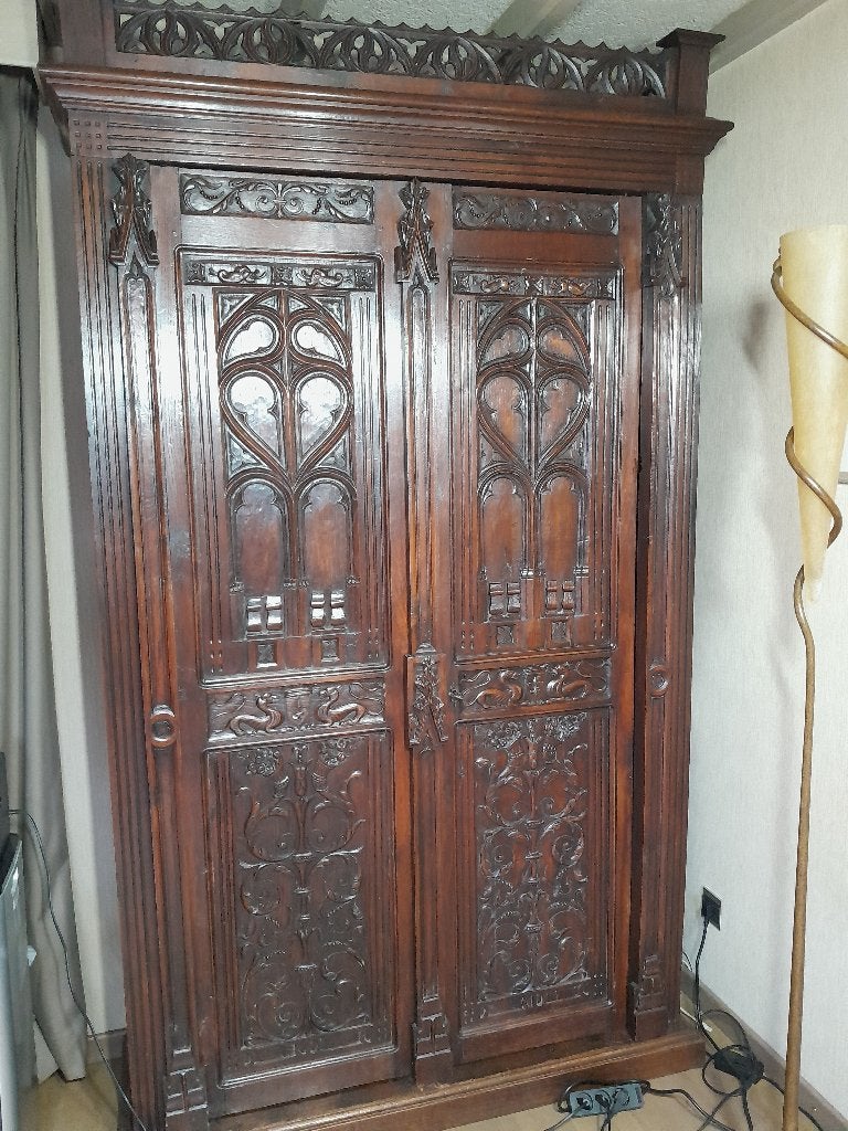 Neogotische meubelen 19de eeuw, Enlèvement