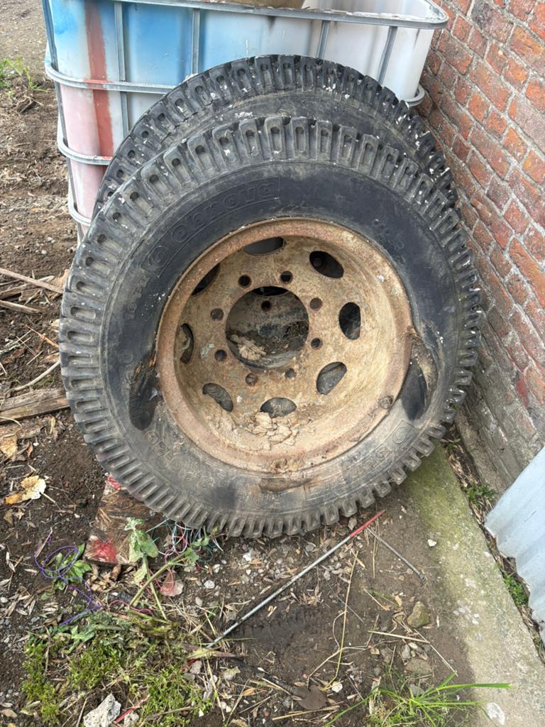 Nieuwe banden van een vee wagen, Auto diversen, Aanhangwagen-onderdelen, Ophalen, Zo goed als nieuw