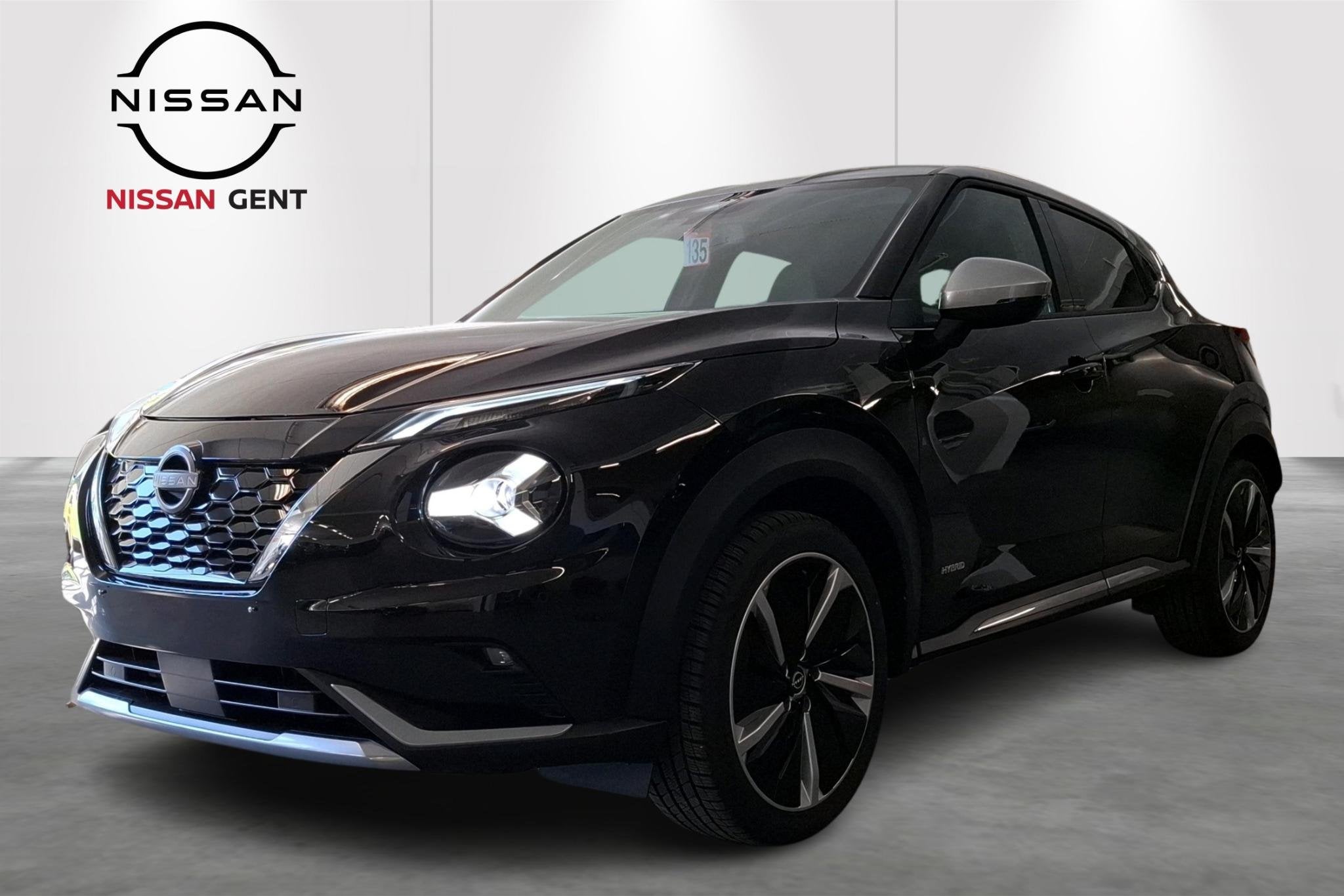 Nissan Juke 1.6 Hybrid 145 N-Design Automaat/Camera Achteraa, Auto's, Nissan, Stof, 750 kg, 1600 cc, Zwart