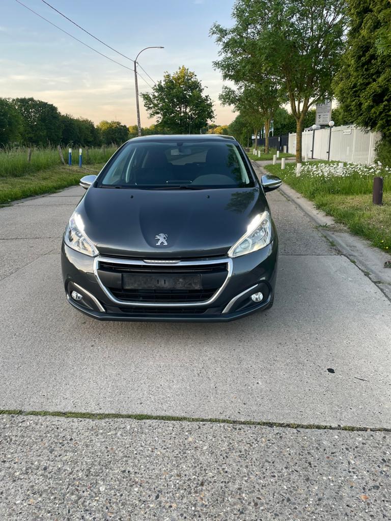 PEUGEOT 208 1.2 BENZINE DIRECT BESCHIKBAAR, Voorwielaandrijving, Stof, Bedrijf, Handgeschakeld