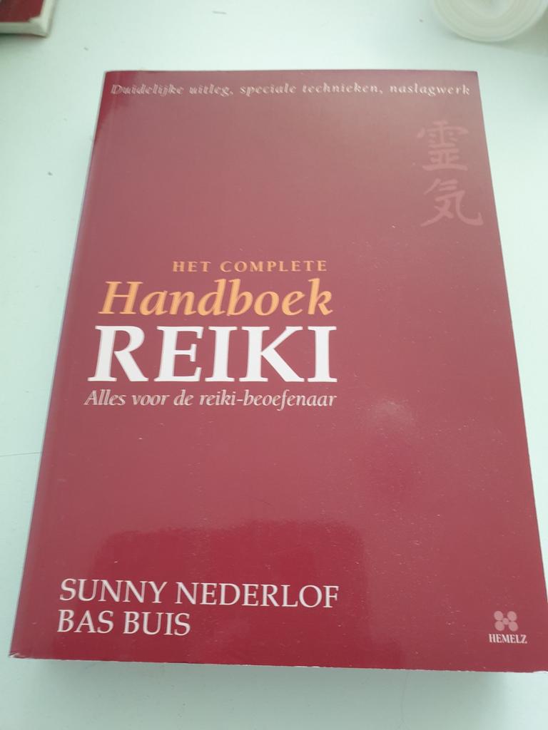 Sunny Nederlof - Het complete handboek Reiki, Livres, Ésotérisme & Spiritualité, Comme neuf, Manuel d'instruction, Méditation ou Yoga