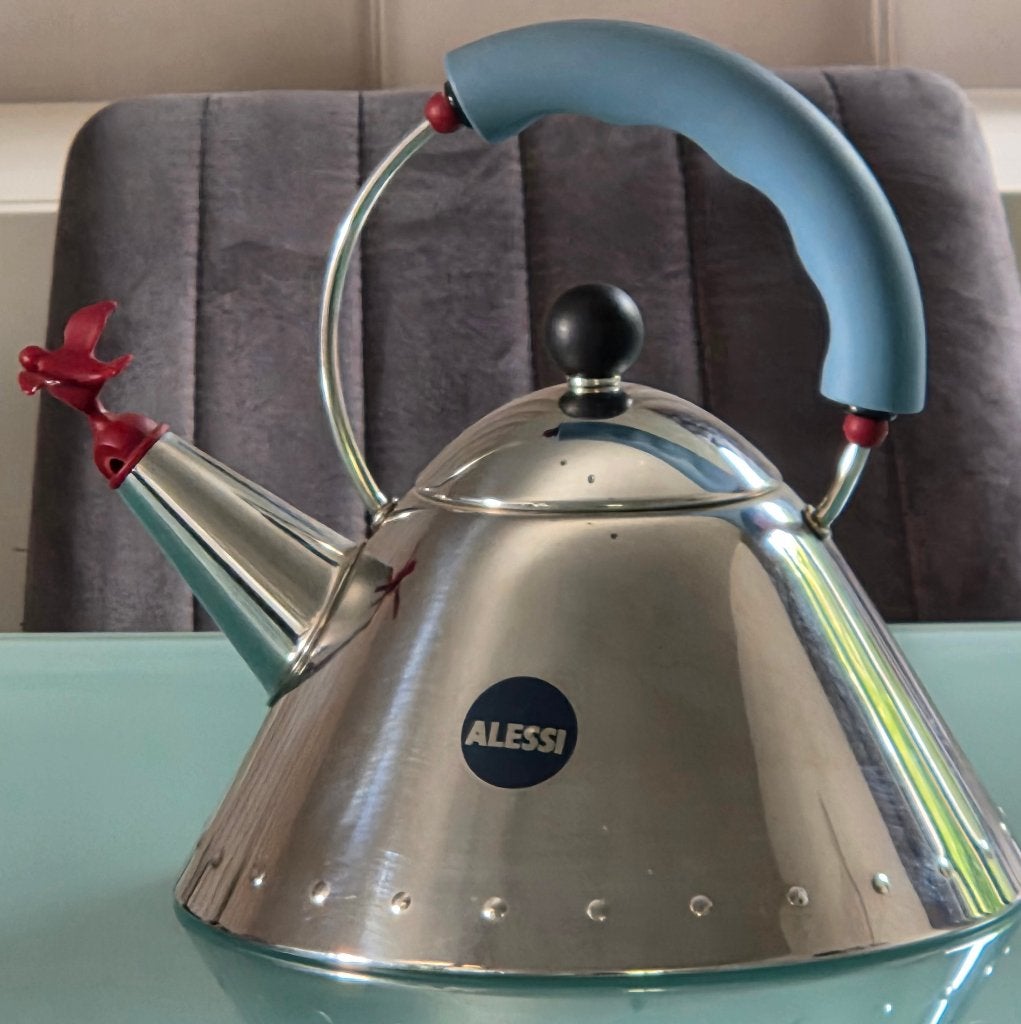 Alessi fluitketel met rode vogel, Huis en Inrichting, Zilver, Zo goed als nieuw, Ophalen, Theepot/fluitketel