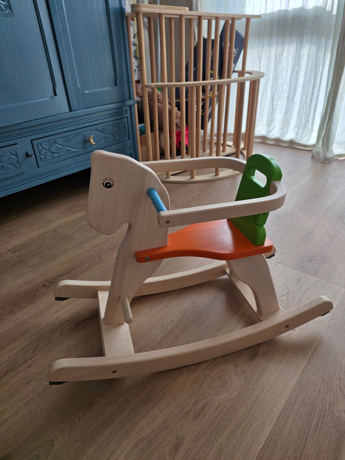 Houten hobbelpaard, Ophalen