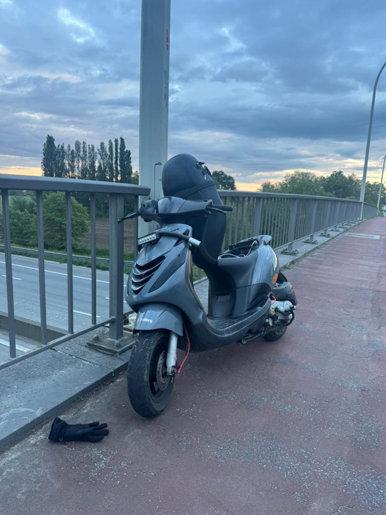 Piaggo zip a klasse, Fietsen en Brommers, Scooters | Piaggio, Ophalen, Gebruikt, Zip, Klasse A (25 km/u)