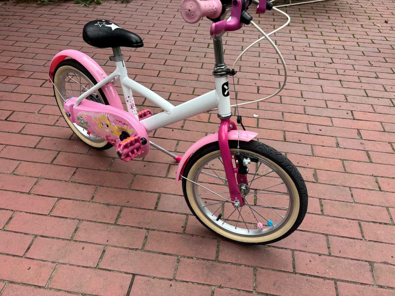 Roze kinderfiets 16 inch B'Twin 500 Docto Girl, Ophalen, Zo goed als nieuw, Terugtraprem, 16 inch