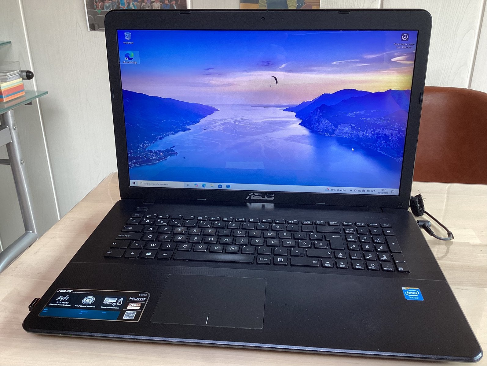 Ordinateur portable ASUS avec souris, Enlèvement, Comme neuf