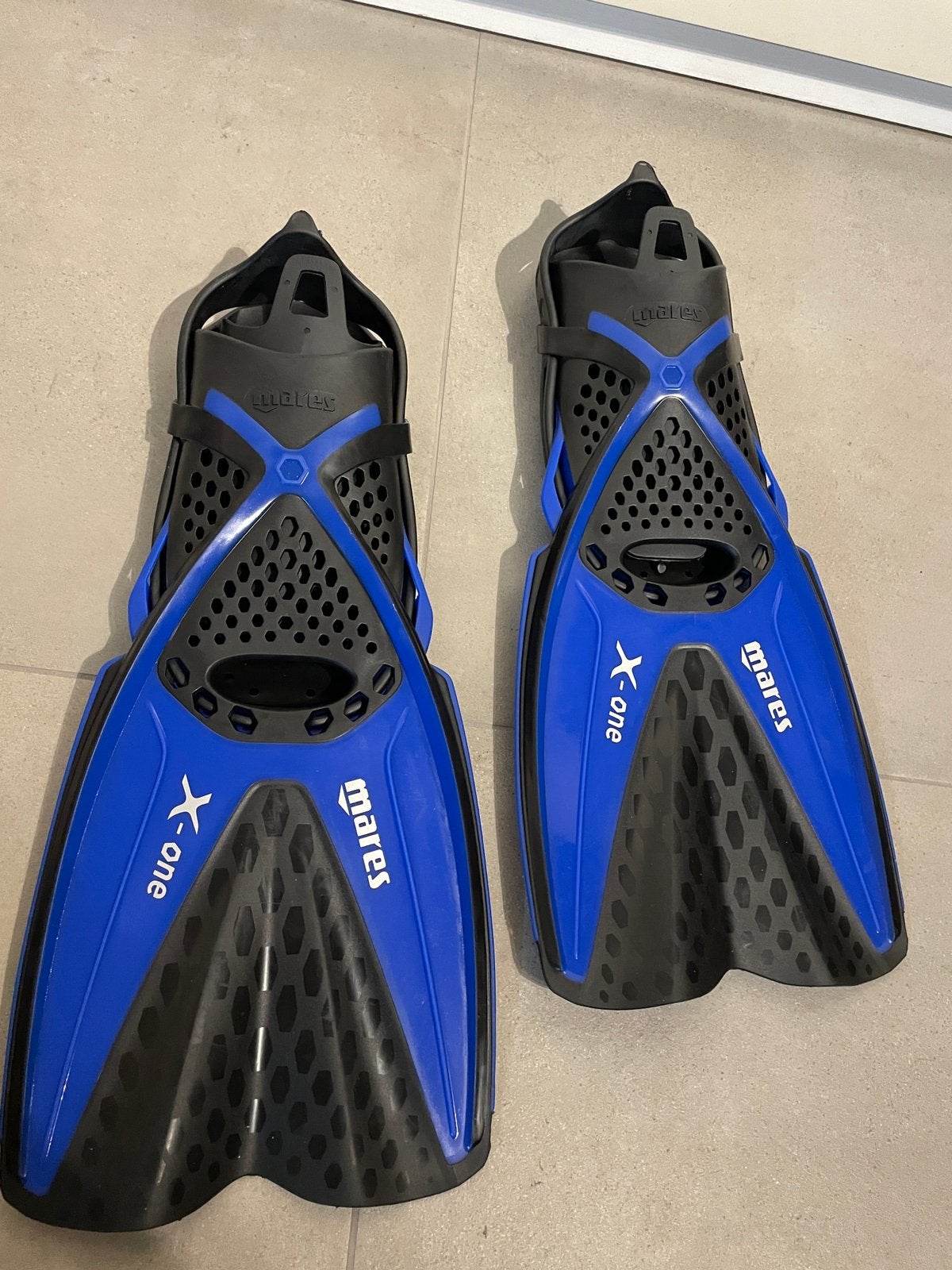 Palmes à talons ouverts Mares X-One, taille ML, Sports nautiques & Bateaux, Enlèvement ou Envoi, Neuf, Palmes de natation ou de plongée