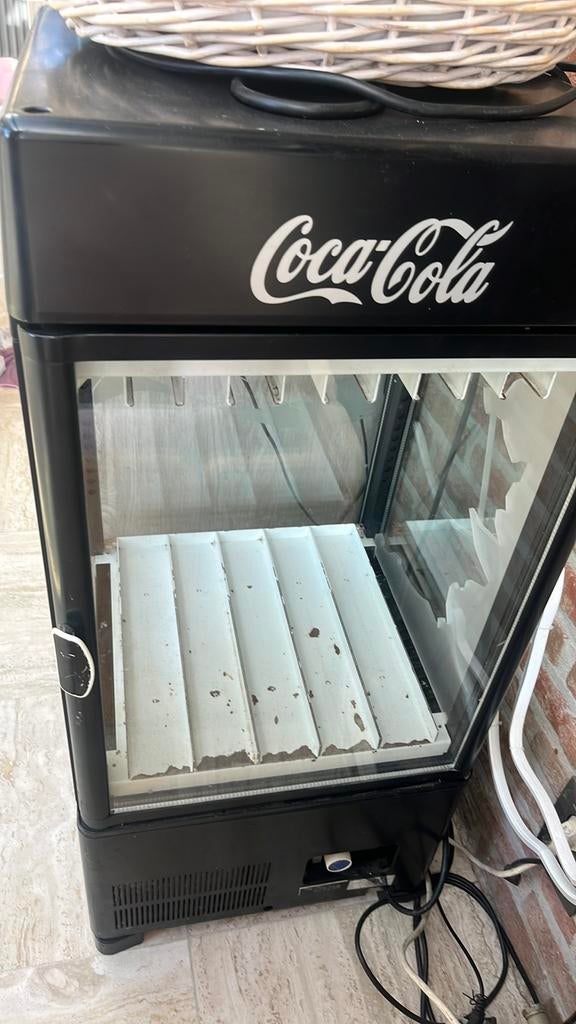 Koelkast coca cola, Ophalen