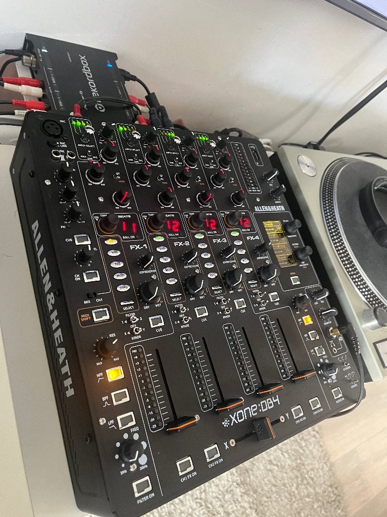 Allen & Heath Xone DB4, Muziek en Instrumenten, Ophalen of Verzenden, Zo goed als nieuw, 5 tot 10 kanalen, Microfooningang