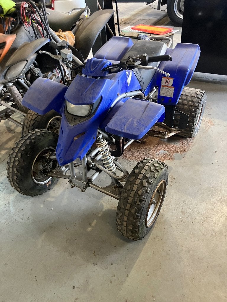 Quad  yamaha, Motos