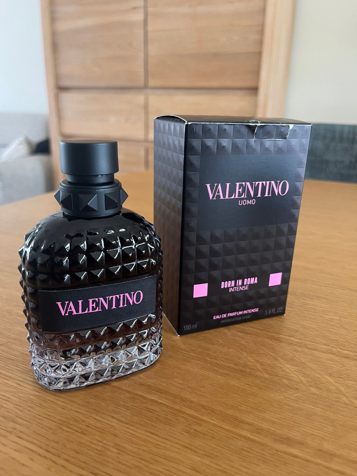 Valentino Uomo est né à Roma Intense, Enlèvement ou Envoi, Neuf