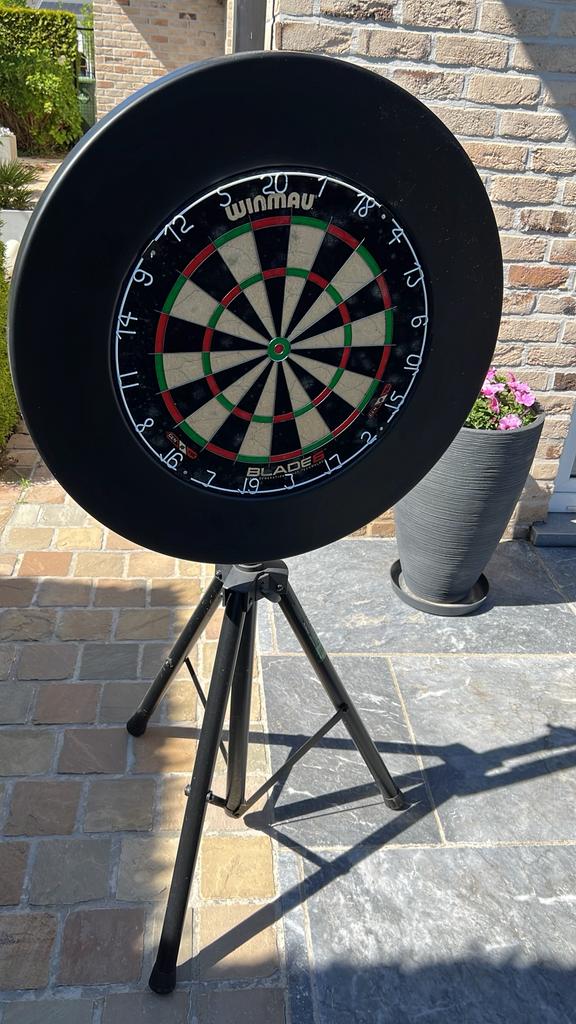 Dartsblok Winmau blade 6 op staander, Enlèvement, Comme neuf