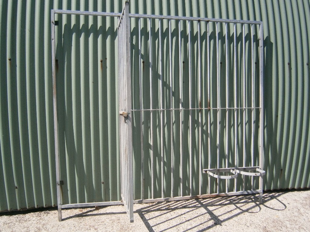 Porte pour chien galvanisée avec barrière., Enlèvement