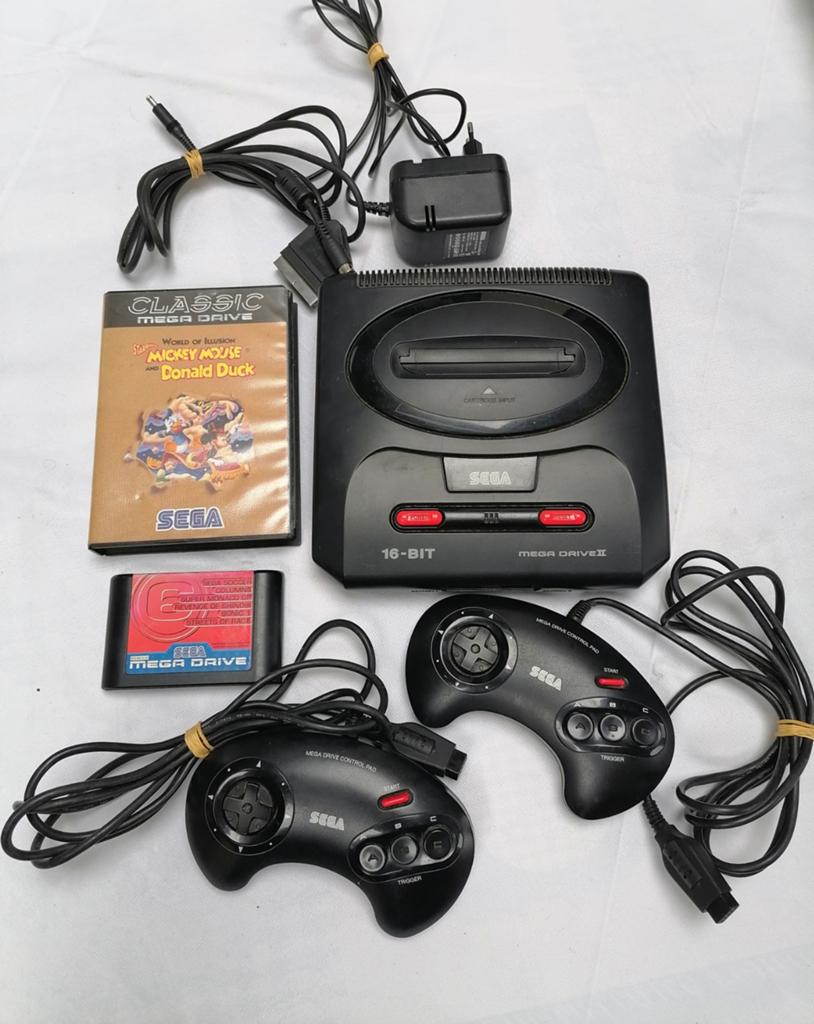 Sega 2-controllers en -games, Games en Spelcomputers, Spelcomputers | Sega, Zo goed als nieuw, Met 2 controllers, Mega Drive, Met games