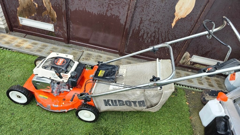 Grasmaaier benzine zelftrekker KUBOTA, Ophalen, Gebruikt, Versnellingen, Benzine-grasmaaier