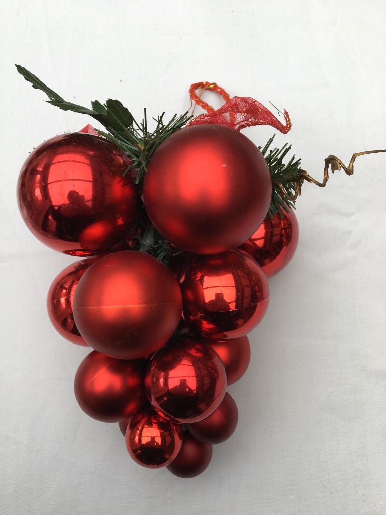 druiventros van rode kerstballen, Ophalen of Verzenden, Zo goed als nieuw