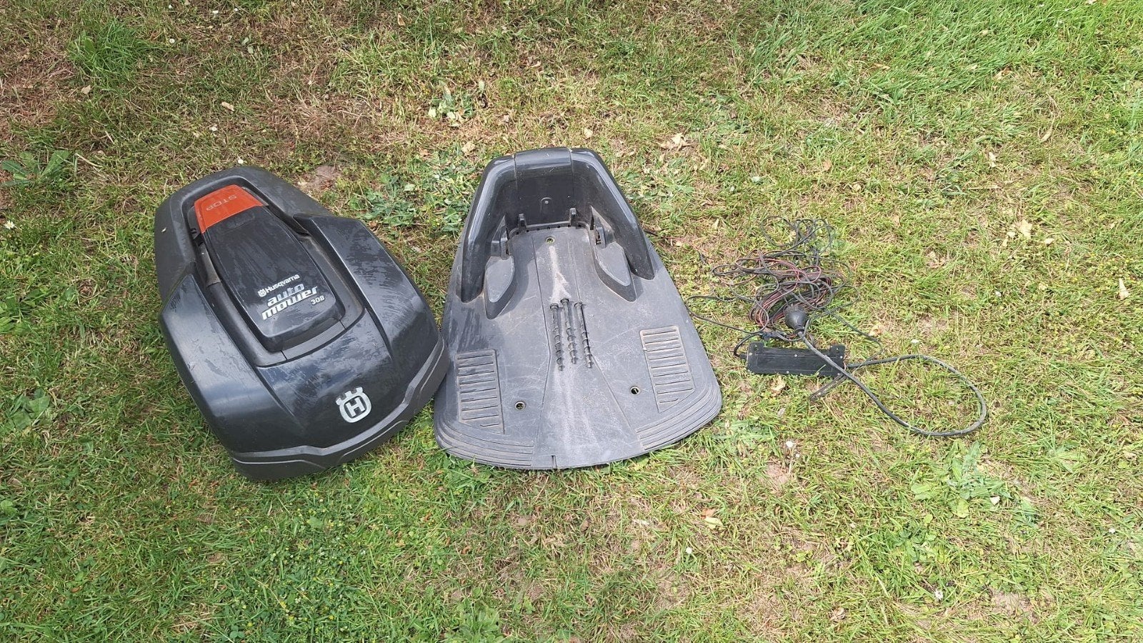 Robot tondeuse Husqvarna 308. Nettoyé., Animaux & Accessoires, Enlèvement