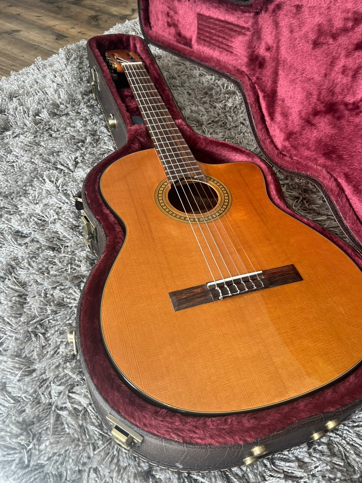 guitare classique salvador cortez, Musique & Instruments, Enlèvement, Comme neuf, Guitare classique ou espagnole, Avec valise