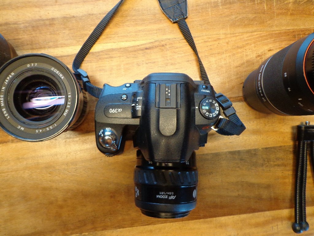 Fototoestel sony  alfa 390 inclusief lenzen, TV, Hi-fi & Vidéo, Appareils photo numériques, Enlèvement, Utilisé, 8 fois ou plus