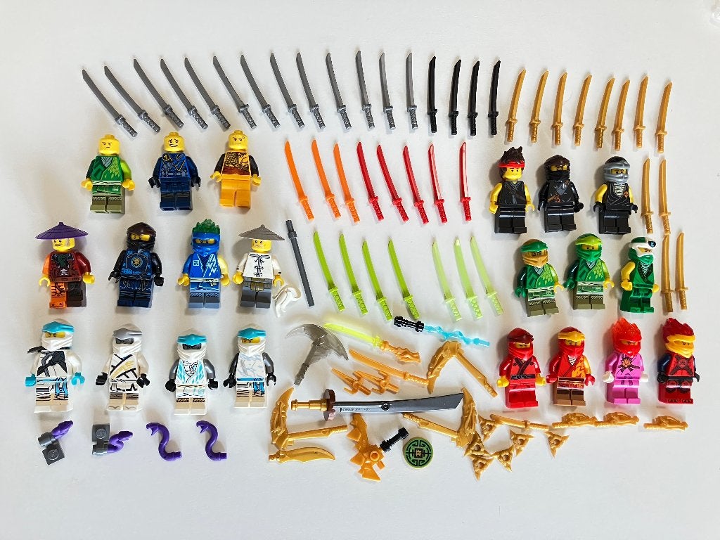 Blokjes Lego ninjago 21 figuren ventjes + 67 wapens, Lego, Ophalen of Verzenden, Zo goed als nieuw, Minifiguur