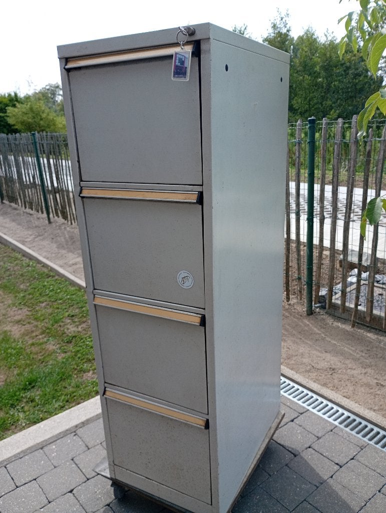 Metalen kast, Ophalen, Minder dan 50 cm, Gebruikt, 100 tot 150 cm