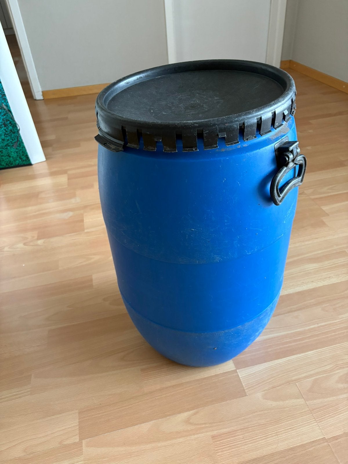 Afsluitbare ton met deksel, Ophalen, Zo goed als nieuw