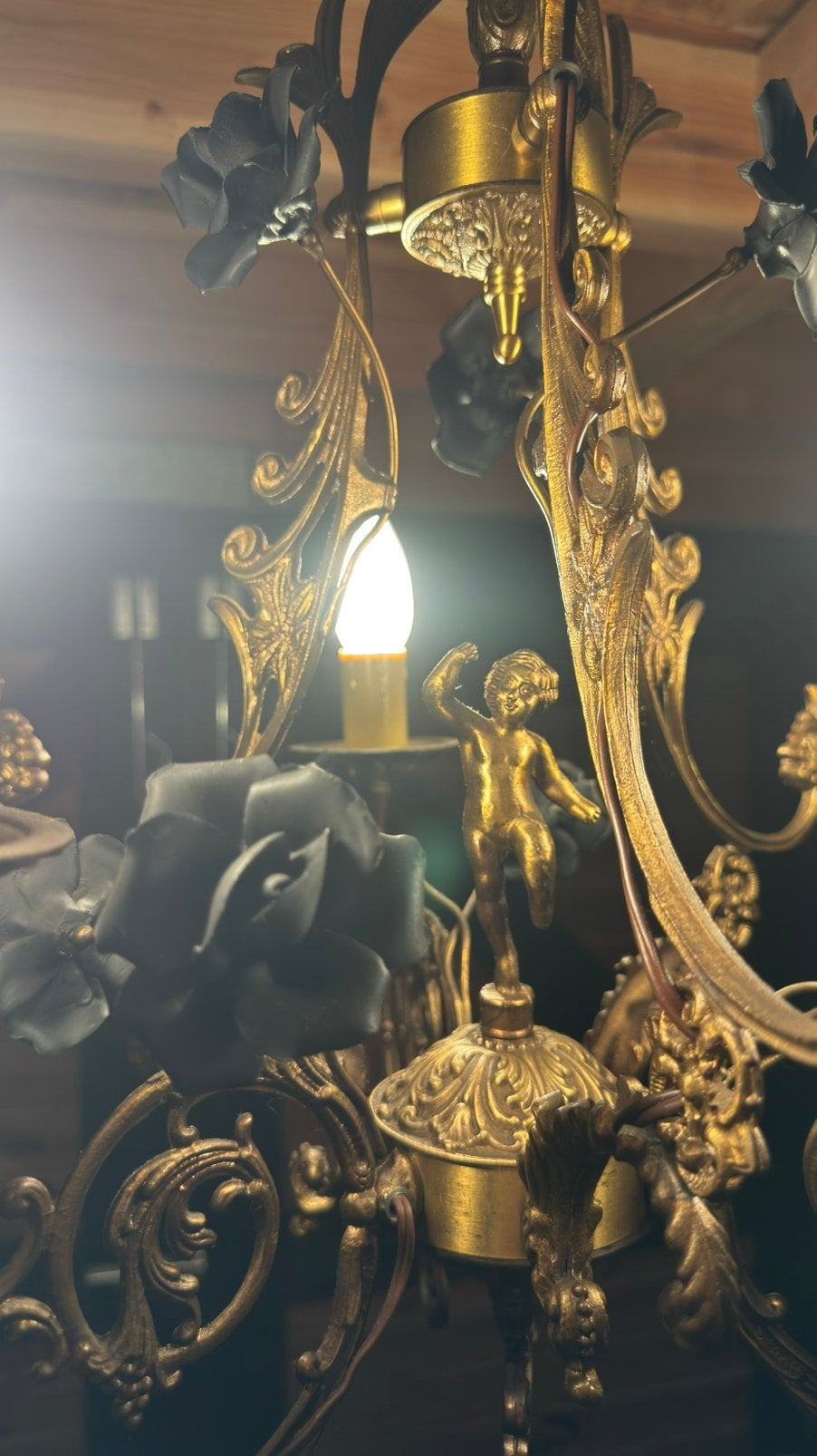 vintage Franse stijl luster / kroonluchter met zwarte rozen, Huis en Inrichting, Lampen | Kroonluchters, Zo goed als nieuw, Ophalen