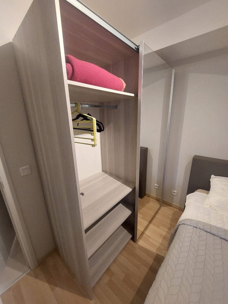 Slaapkamer: bed, 2deurskleerkast met spiegel, 2 nachtkast, Huis en Inrichting, Ophalen, Zo goed als nieuw, Tweepersoons