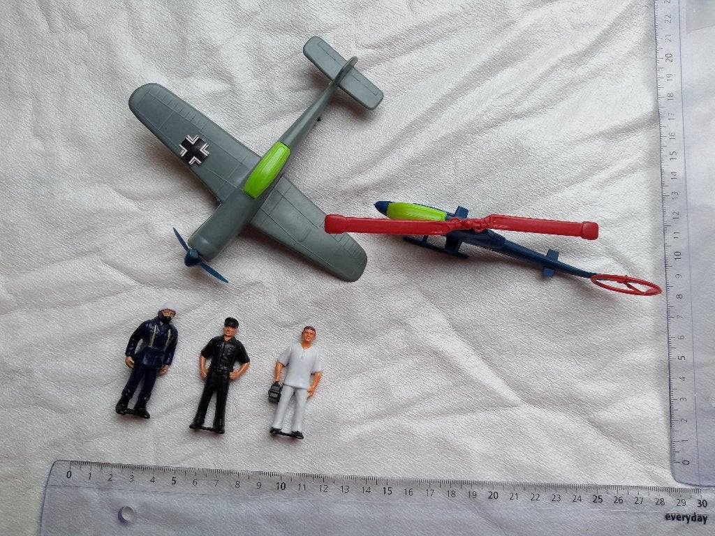 popjes piloot helicopter vliegtuig mannetjes speelgoed, Ophalen of Verzenden, Zo goed als nieuw