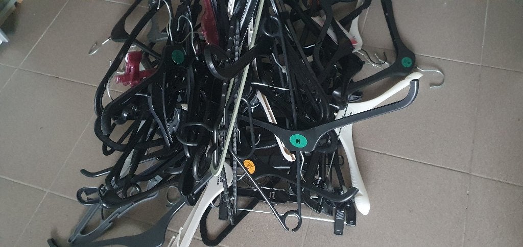 Cintres pour vêtements, Enlèvement, Comme neuf