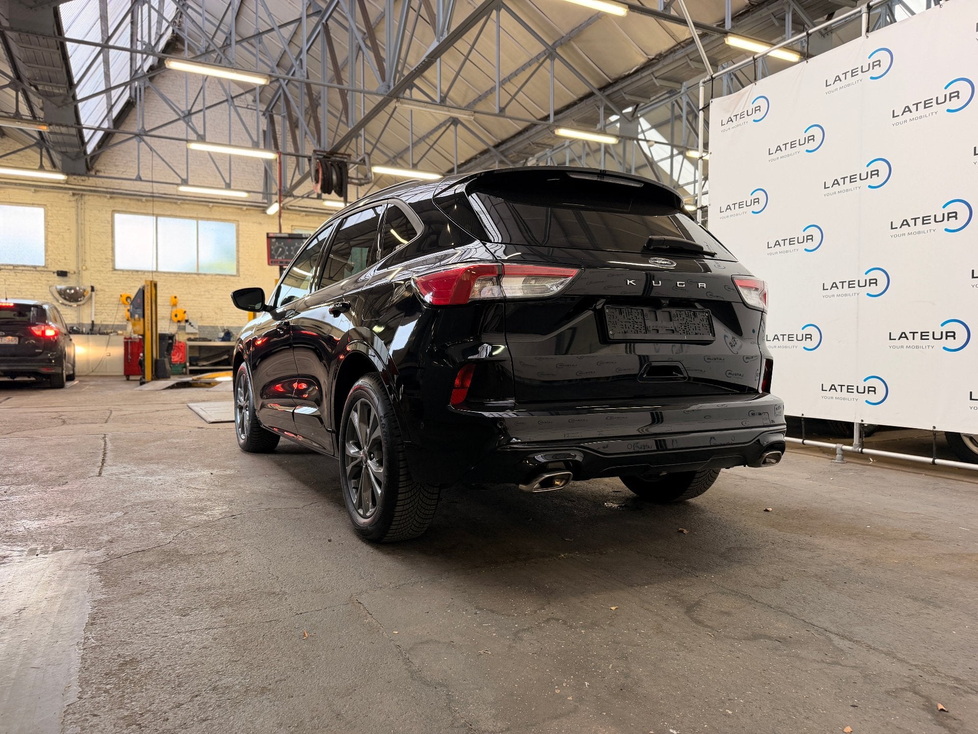 Ford Kuga 1.5i EcoBoost 150pk ST-Line X M6 + INKLAPBARE TREK, Auto's, Overige kleuren, https://public.car-pass.be/vhr/81abb2a9-99e2-4c6f-8e12-6fa641710d59