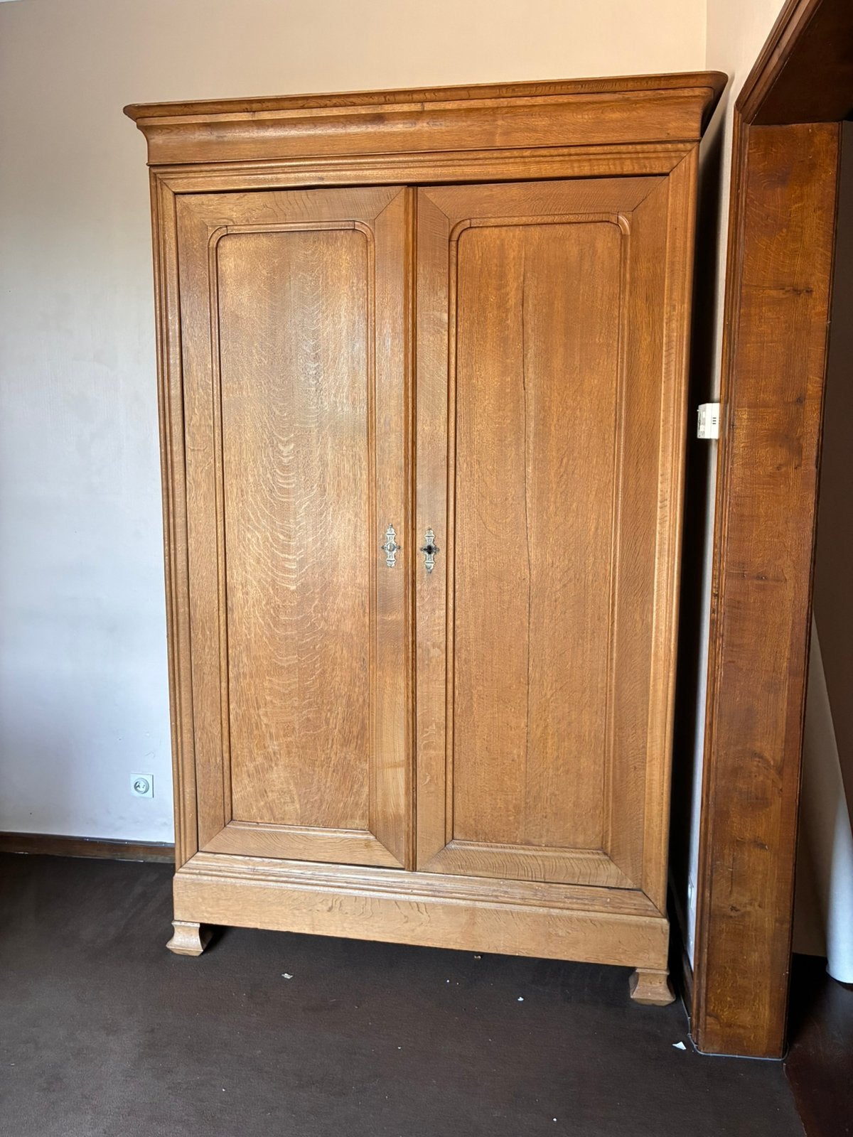 Eiken houten kast, Enlèvement