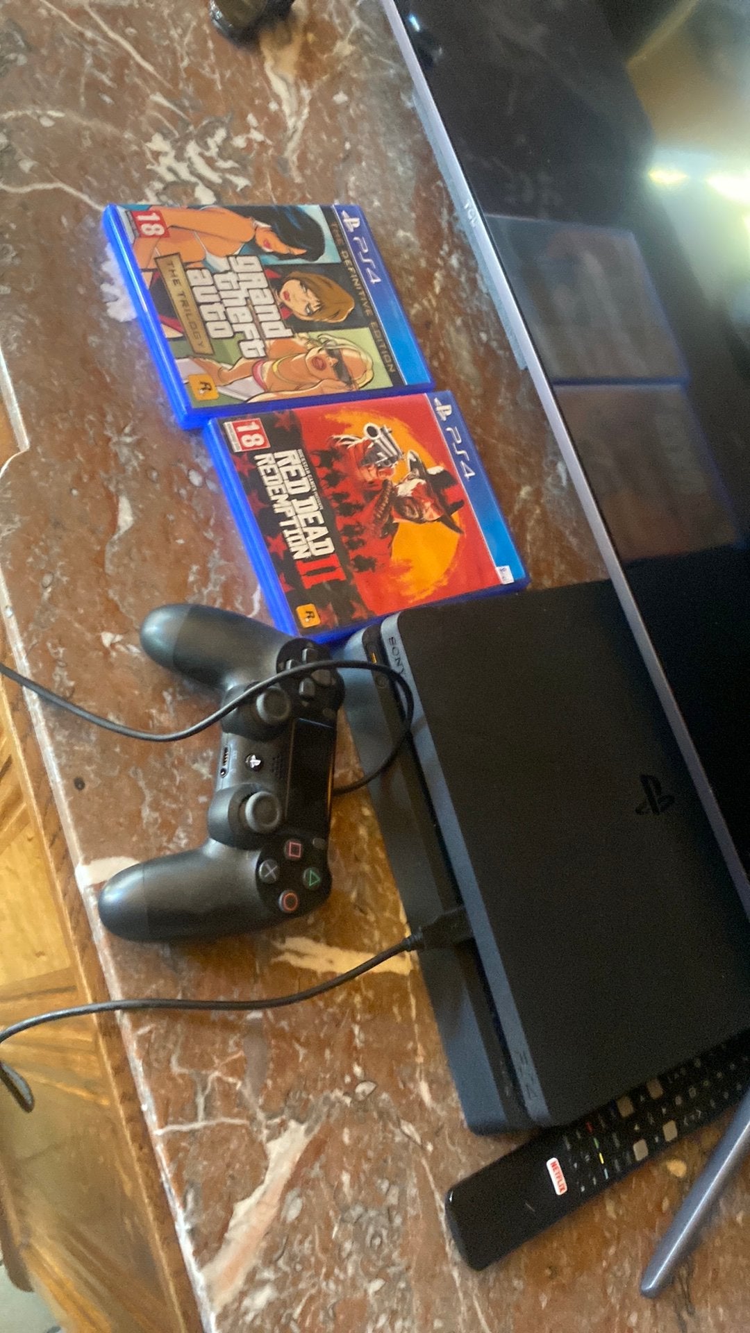 Playstation 4 met controller en 2 games, Ophalen of Verzenden, Zo goed als nieuw