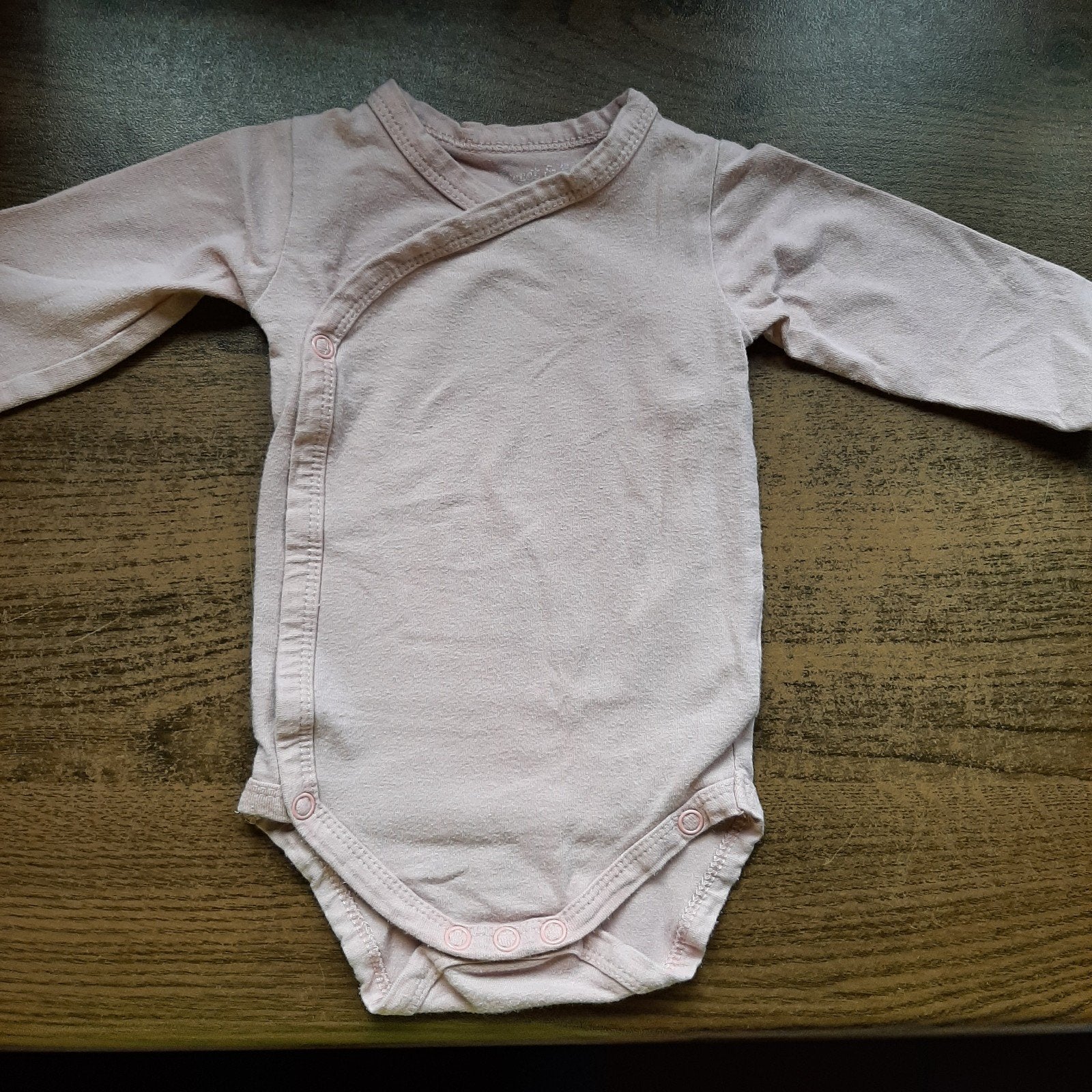 Rompertje maat 50 lange mouw zalmkleurig., Kinderen en Baby's, Babykleding | Maat 50, Ophalen